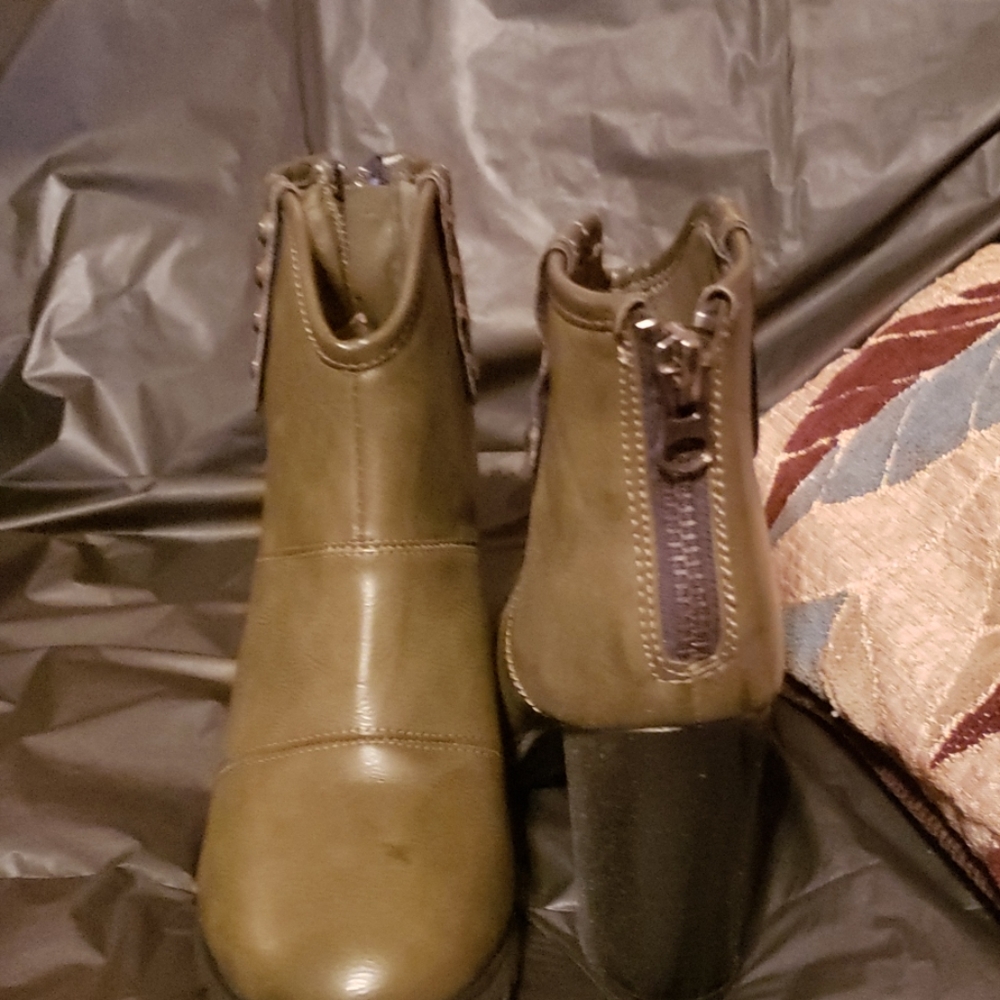 Ankle boots